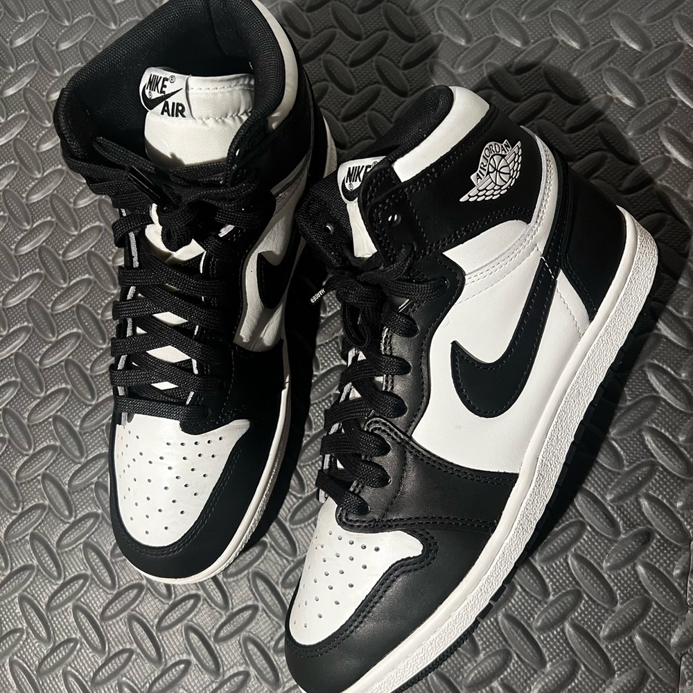 CLEAN Air Jordan 1 Retro High OG 85’ Size 10 Womens Black White